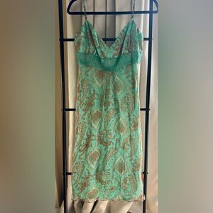 Chic Green Chemise with Lace Detailing